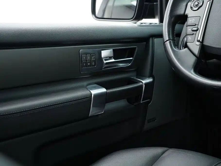 Land Rover Discovery — миниатюра 30