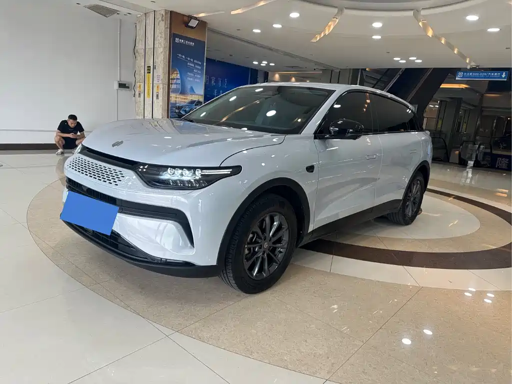 Leapmotor C11
