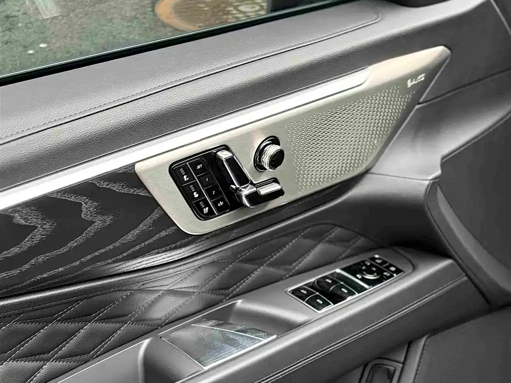 Cadillac CT6 — миниатюра 13