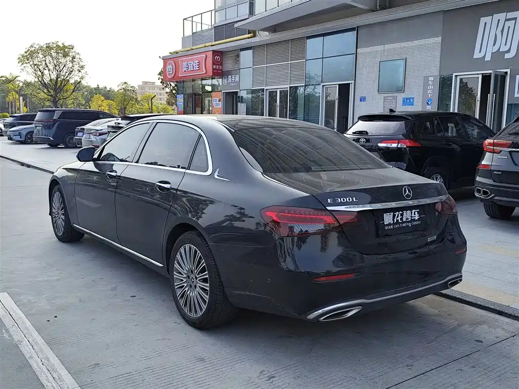 MERCEDES-BENZ E CLASS