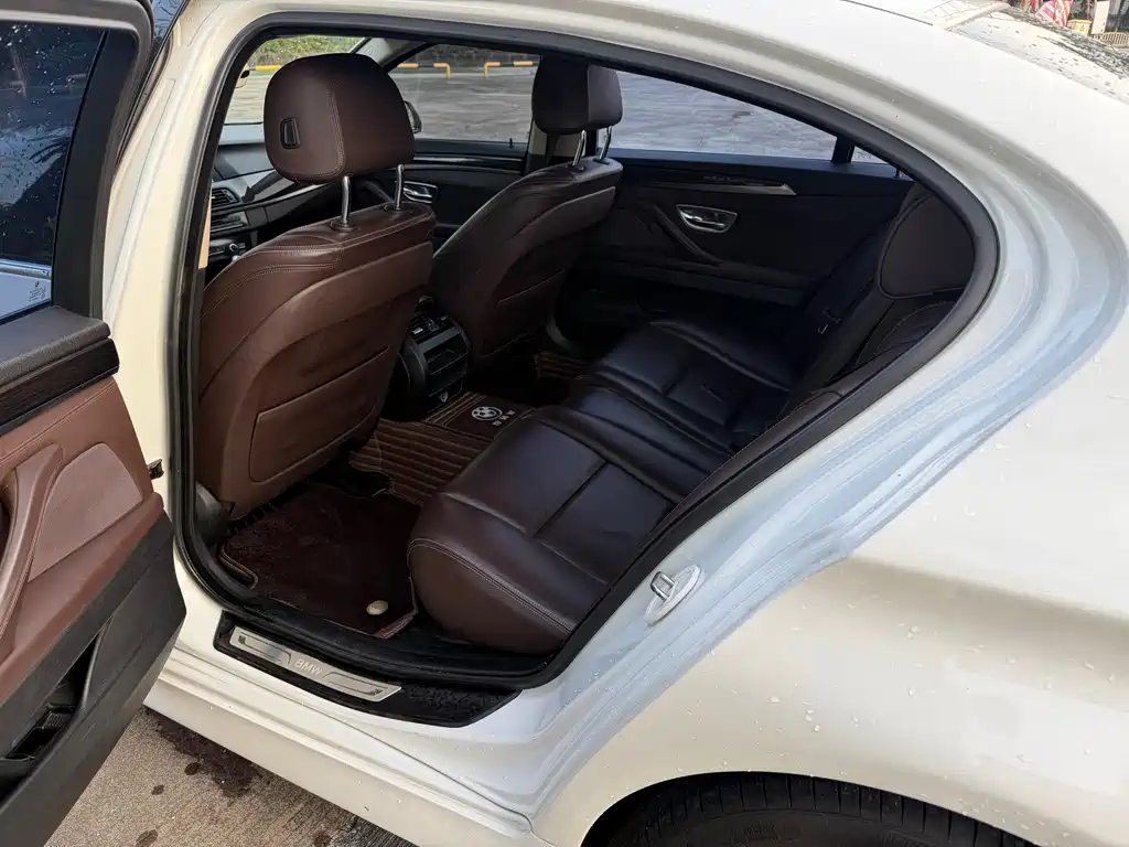 BMW 5 Series — миниатюра 6