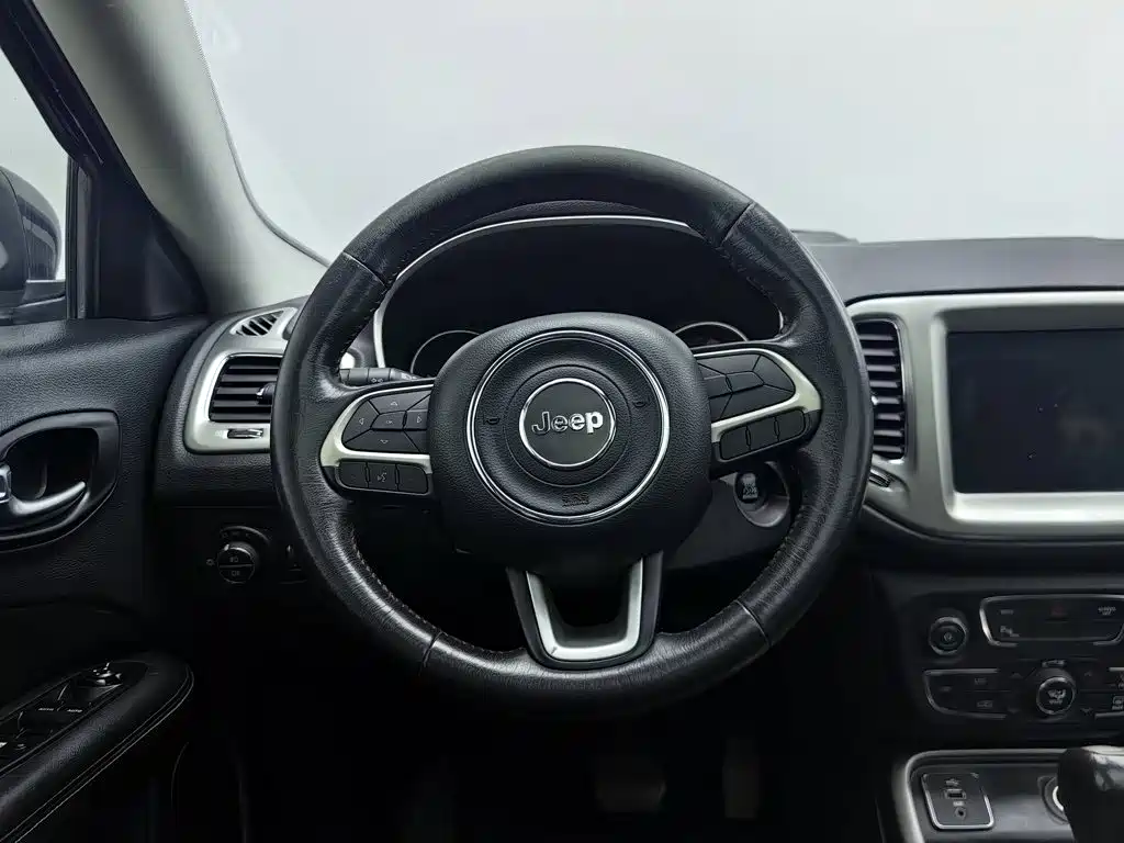 Jeep Compass — миниатюра 11