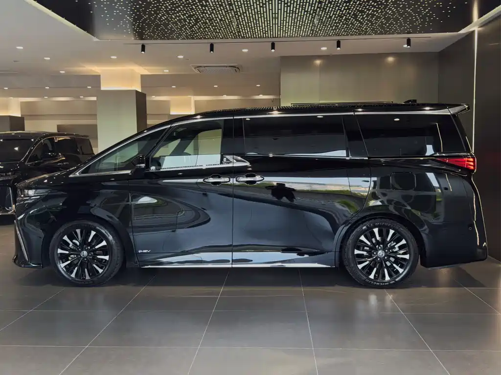 Toyota Alphard — миниатюра 4