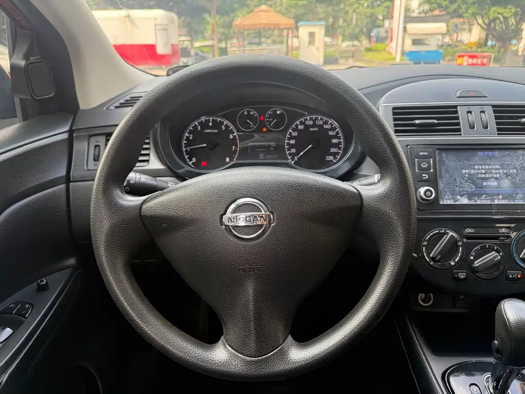 Nissan Tiida — миниатюра 7