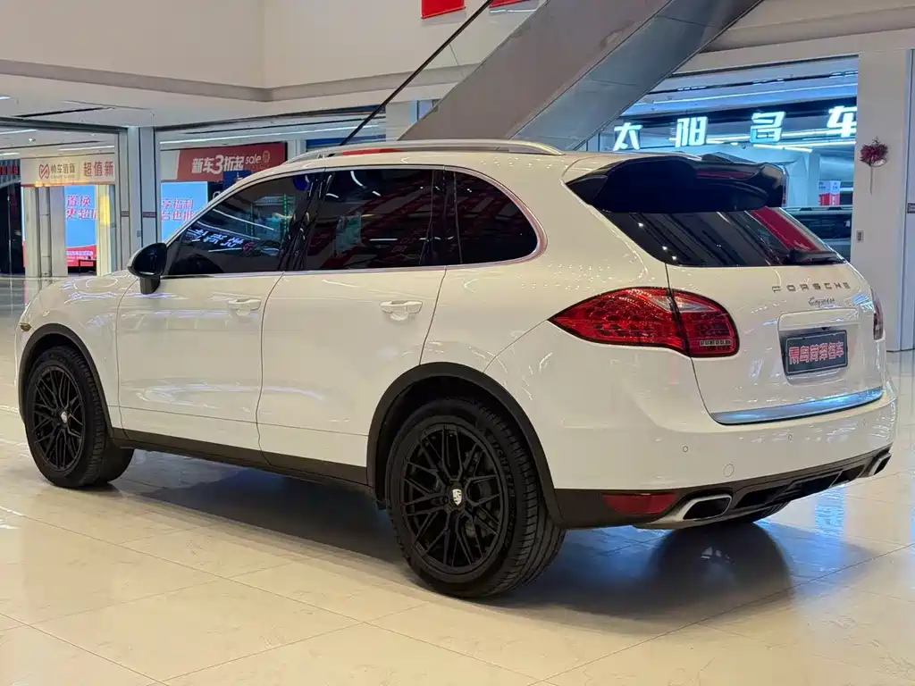 Porsche Cayenne — миниатюра 18