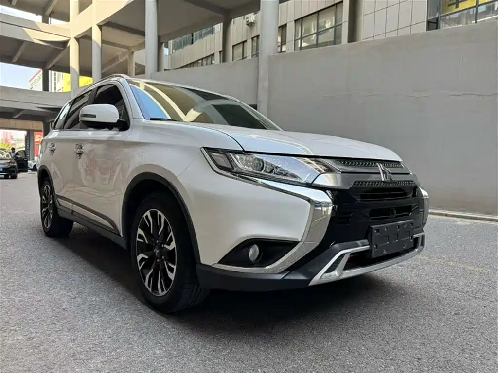MITSUBISHI OUTLANDER