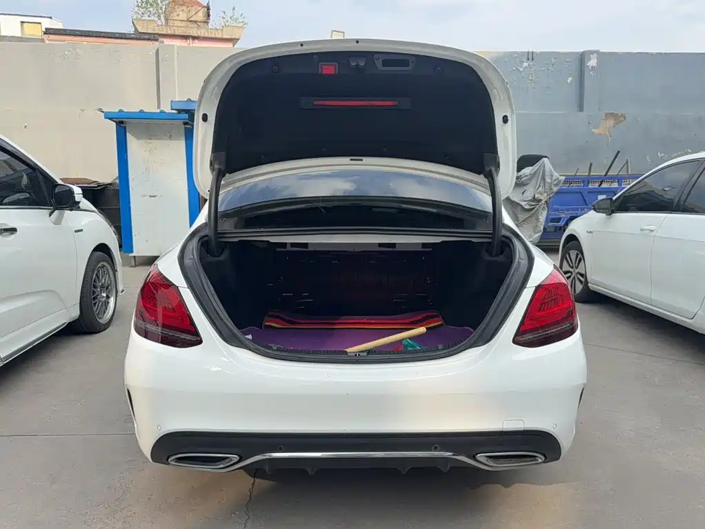 Mercedes-Benz C-Class — миниатюра 12