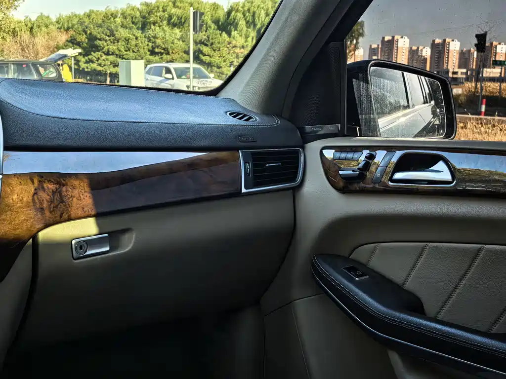 Mercedes-Benz GL-Class — миниатюра 9