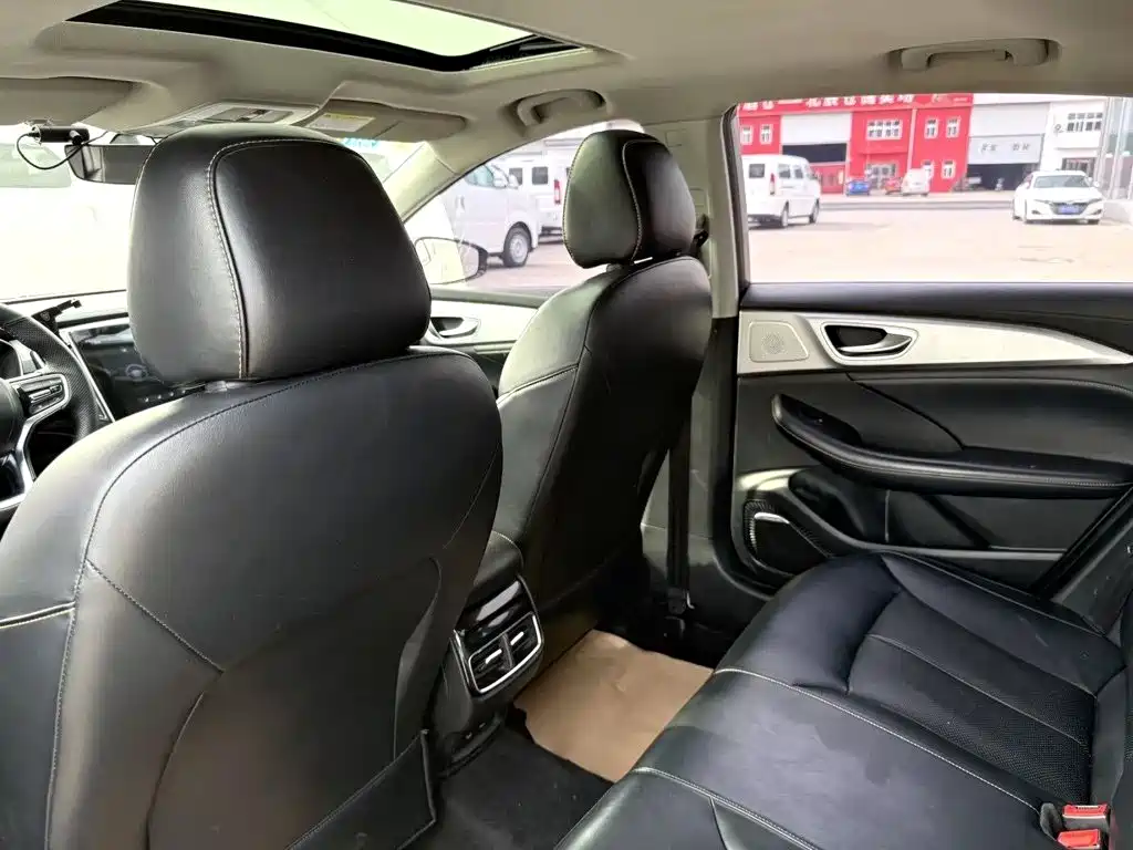 Roewe i6 MAX New Energy — миниатюра 13