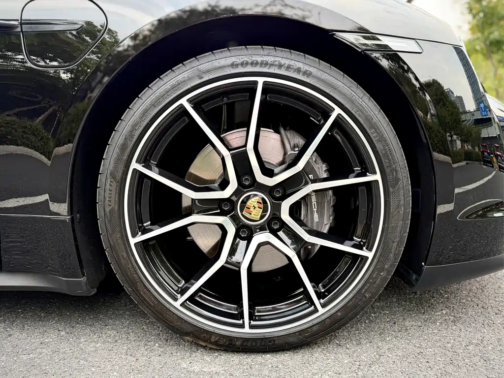 Porsche Taycan — миниатюра 23