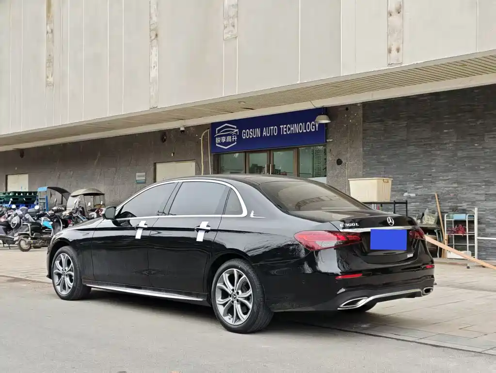 MERCEDES-BENZ E CLASS