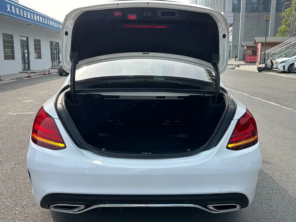 Mercedes-Benz C-Class — миниатюра 14