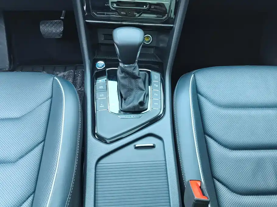 Volkswagen Tiguan L PHEV — миниатюра 16