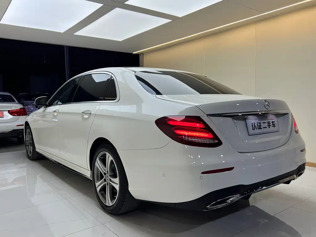 Mercedes-Benz E-Class — миниатюра 17