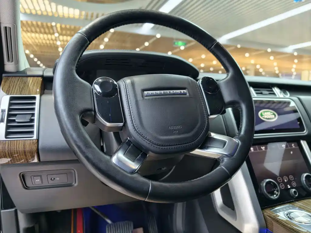 Land Rover Range Rover — миниатюра 8