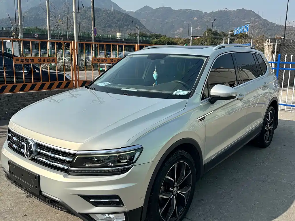 VOLKSWAGEN TIGUAN L