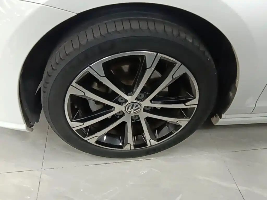 Volkswagen Golf — миниатюра 23