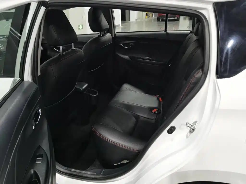 Toyota Yaris L — миниатюра 15