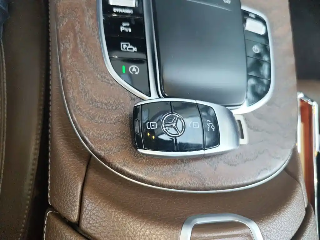 Mercedes-Benz E-Class — миниатюра 9