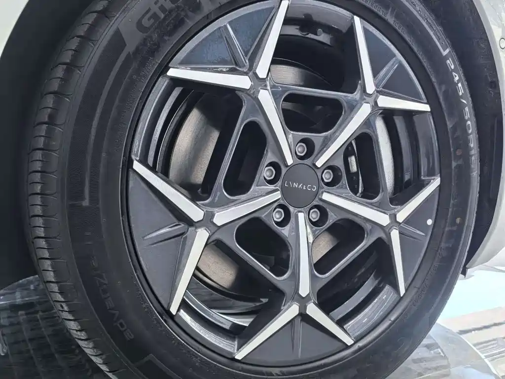 Lynk & Co 10 — миниатюра 13