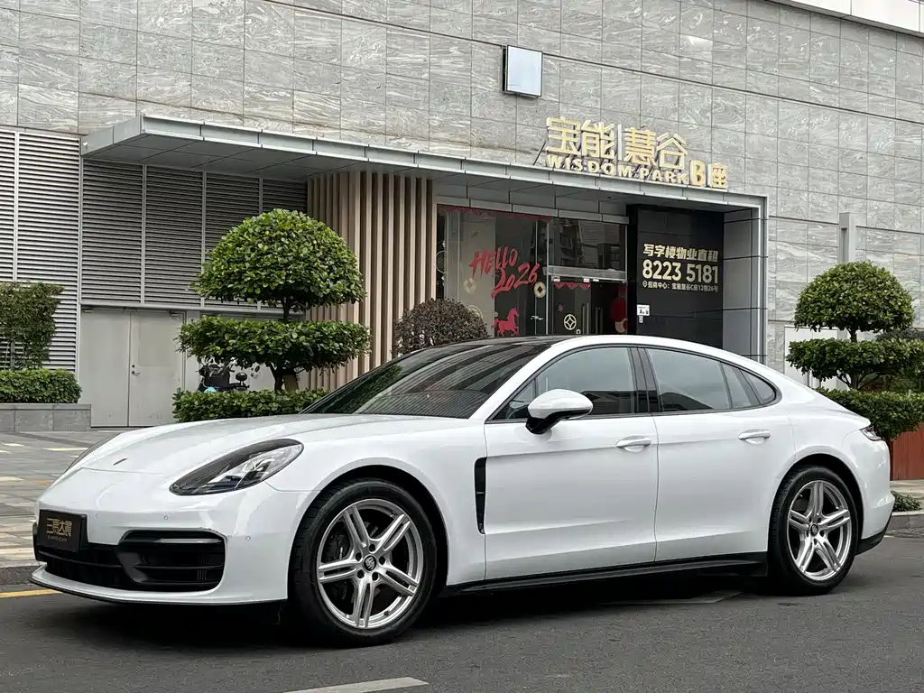 PORSCHE PANAMERA