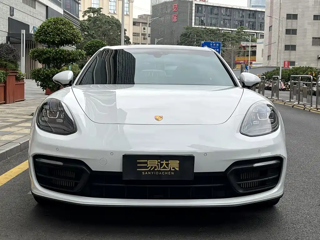 PORSCHE PANAMERA
