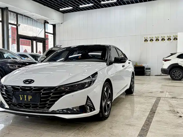 HYUNDAI ELANTRA