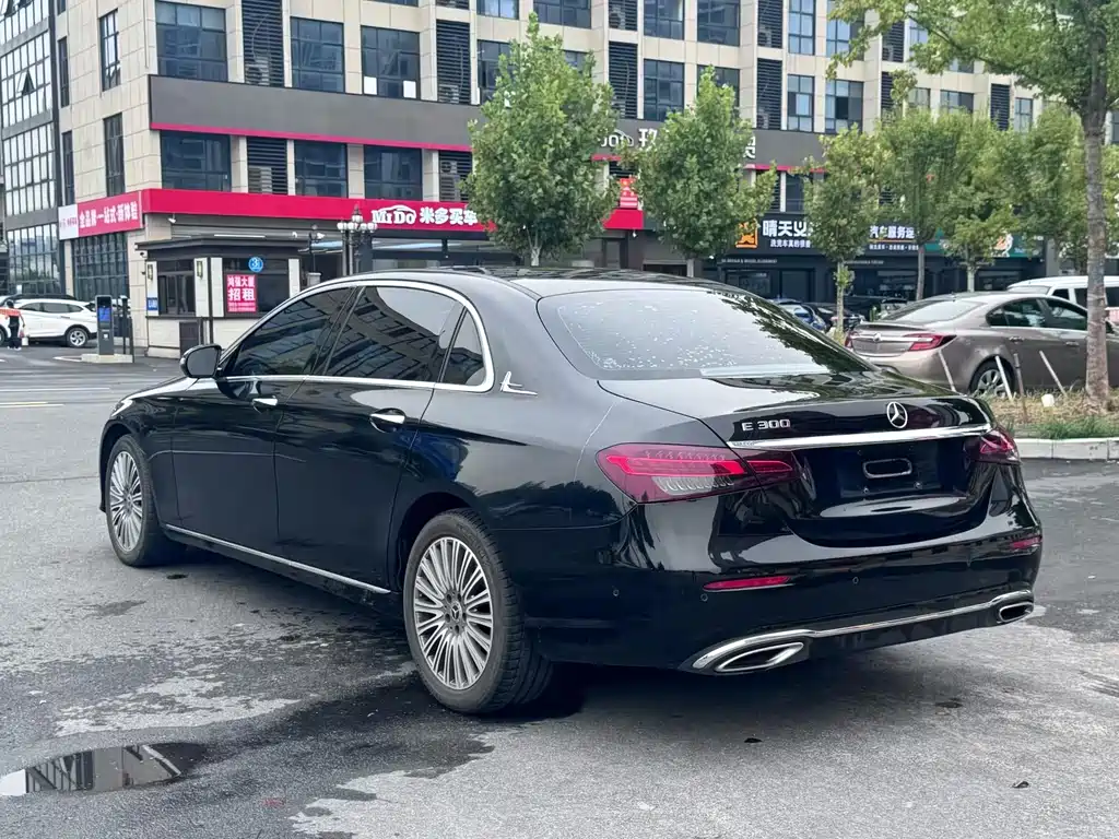 Mercedes-Benz E-Class — миниатюра 9