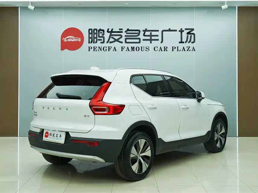 VOLVO XC40