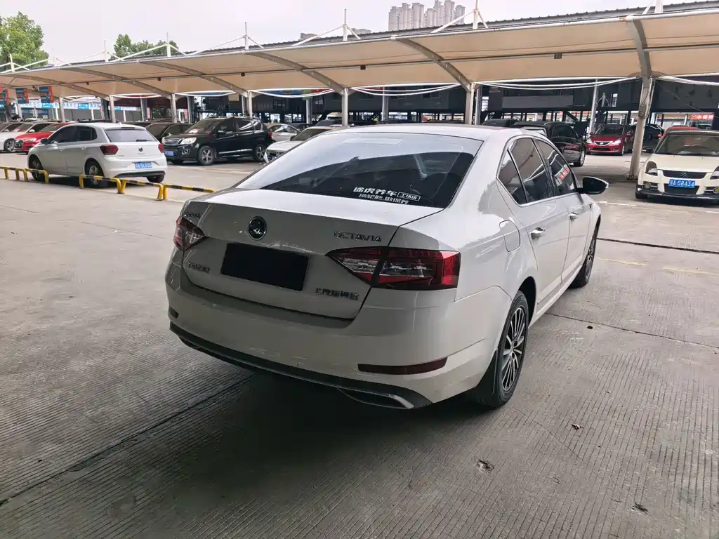 Skoda Octavia — миниатюра 12