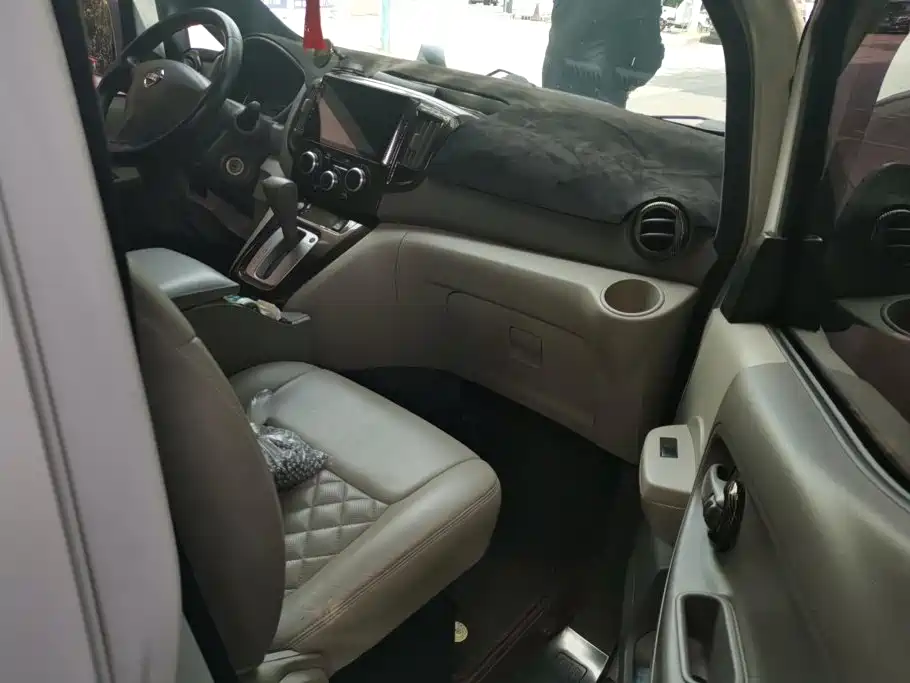 Nissan NV200 — миниатюра 8