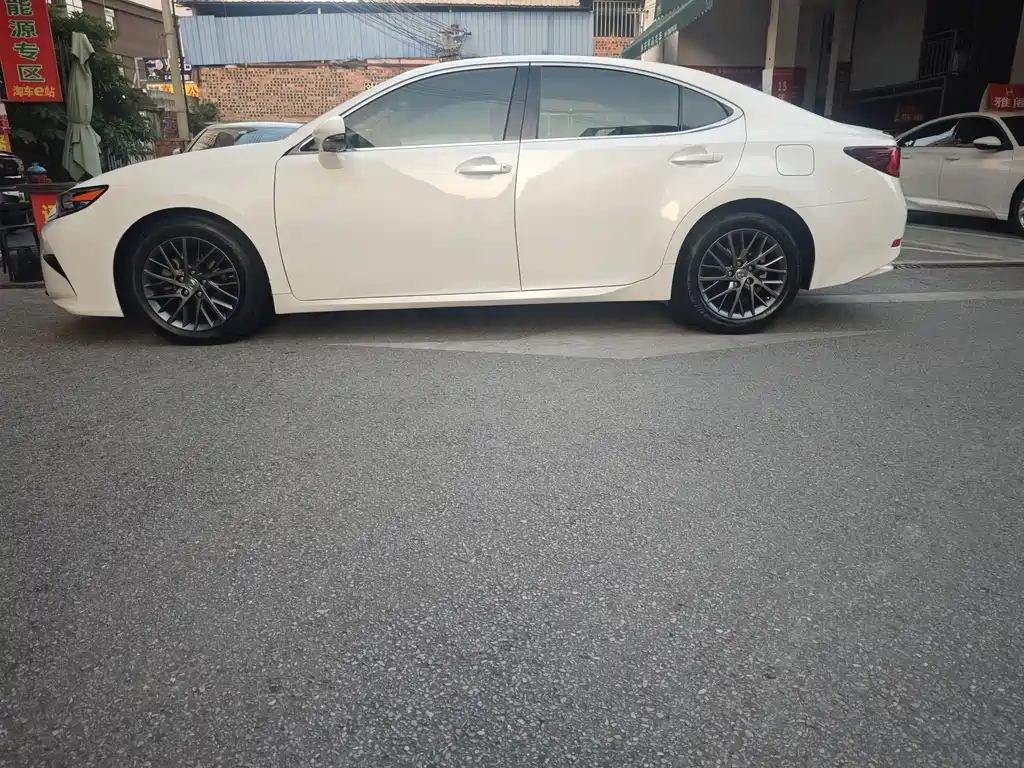 Lexus ES — миниатюра 8