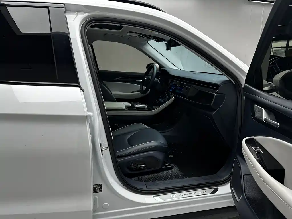 ARCFOX Alpha T — миниатюра 11