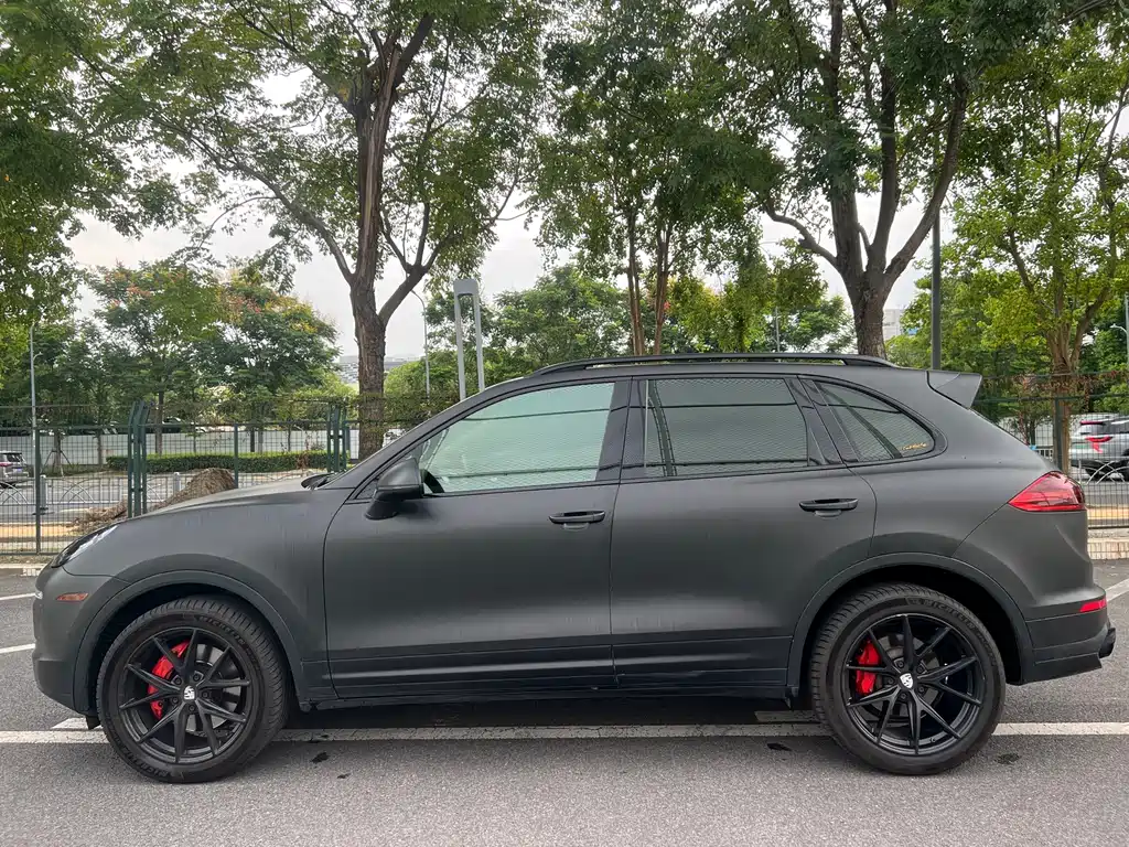 Porsche Cayenne — миниатюра 7
