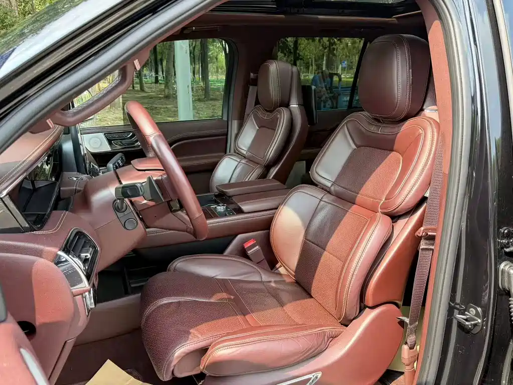 Lincoln Navigator — миниатюра 13