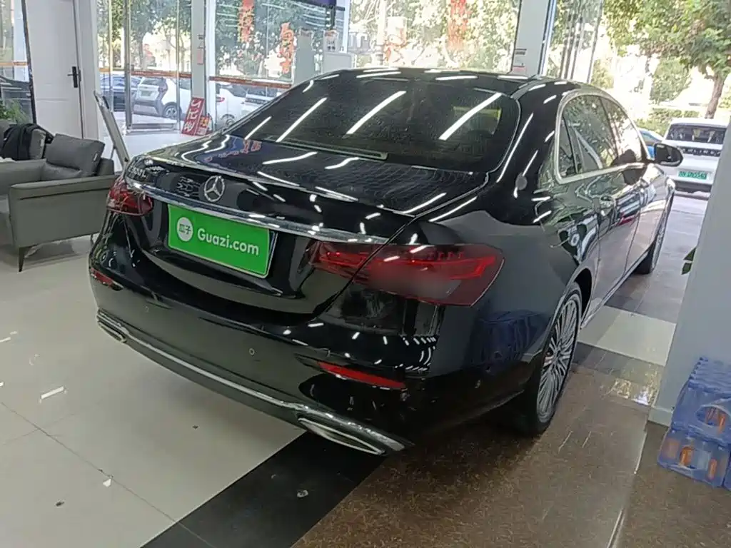 Mercedes-Benz E-Class — миниатюра 7
