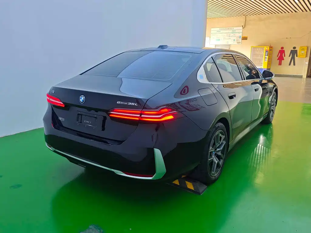 BMW I5