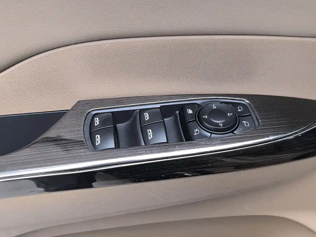 Buick GL8 — миниатюра 9