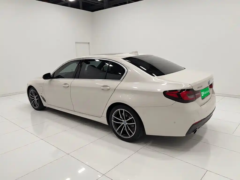 BMW 5 Series New Energy — миниатюра 26