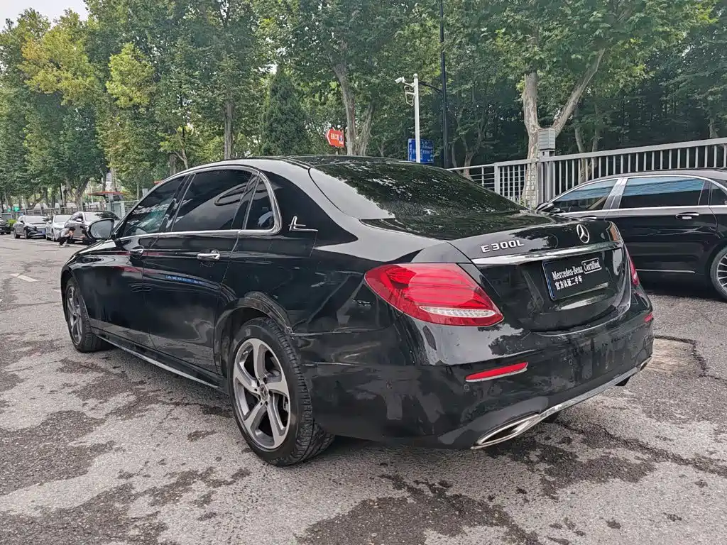 Mercedes-Benz E-Class — миниатюра 4