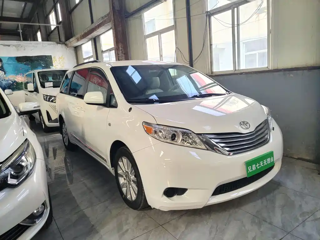 TOYOTA SIENNA