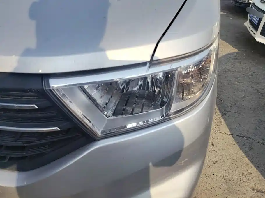 Wuling Hongguang V — миниатюра 5