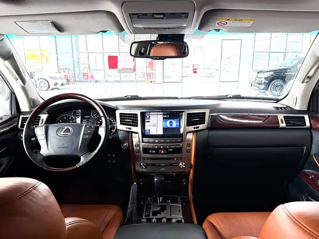 Lexus LX — миниатюра 9