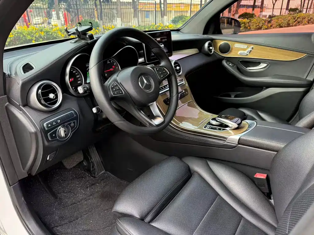 MERCEDES-BENZ GLC COUPE