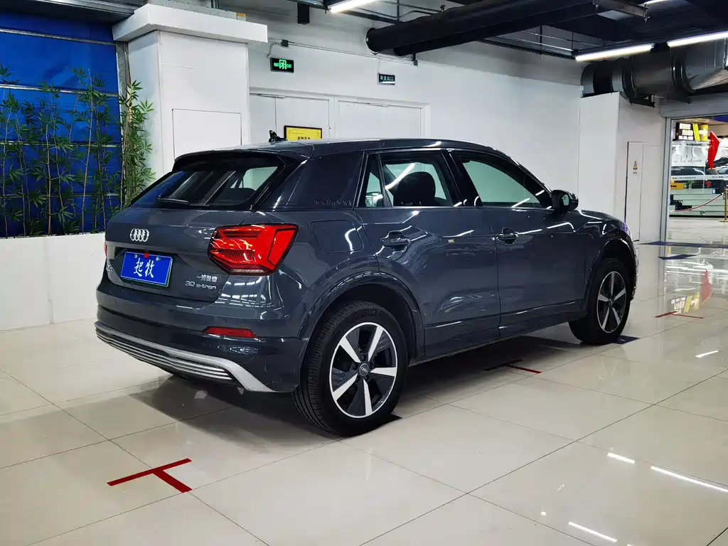 Audi Q2L e-tron 2019 Q2L e-tron Smart