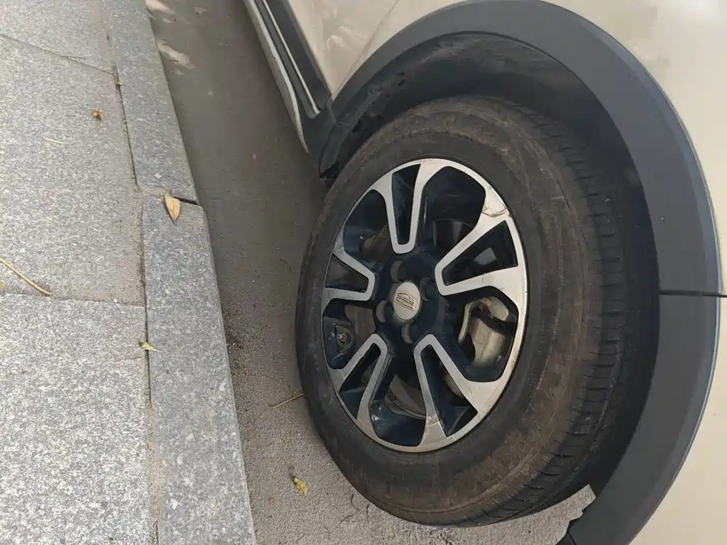 Geely Vision X3 — миниатюра 8