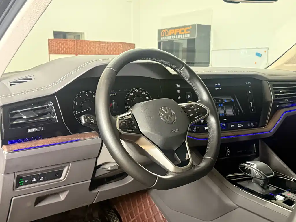 Volkswagen Touareg — миниатюра 10