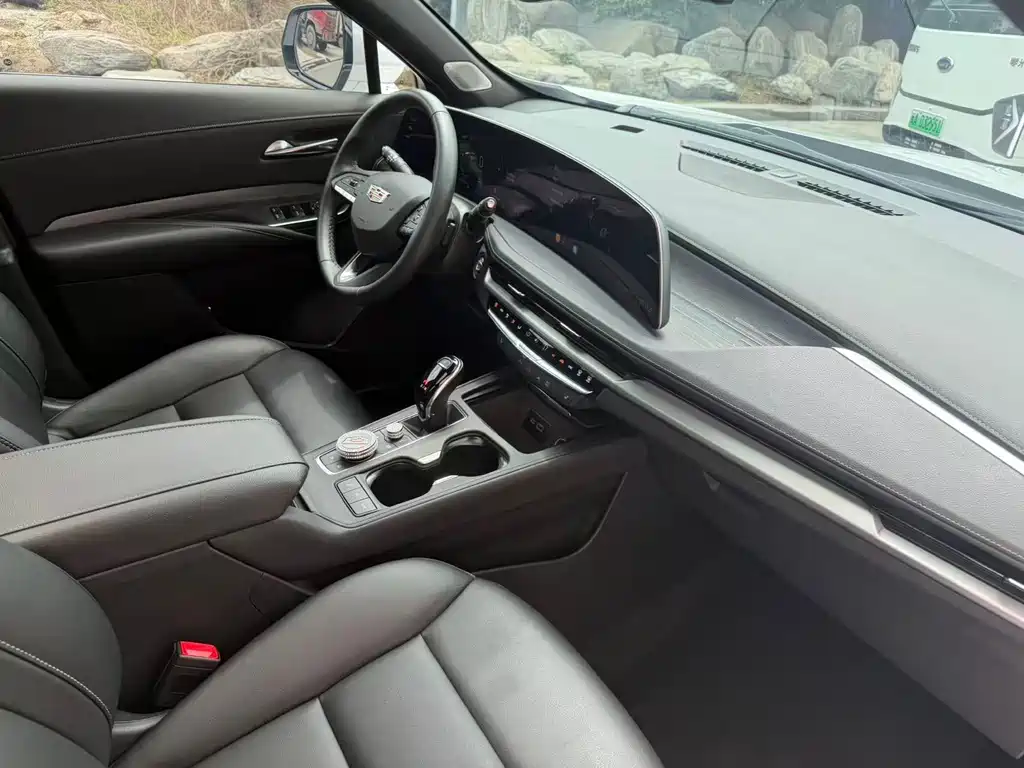 Cadillac XT4 — миниатюра 9