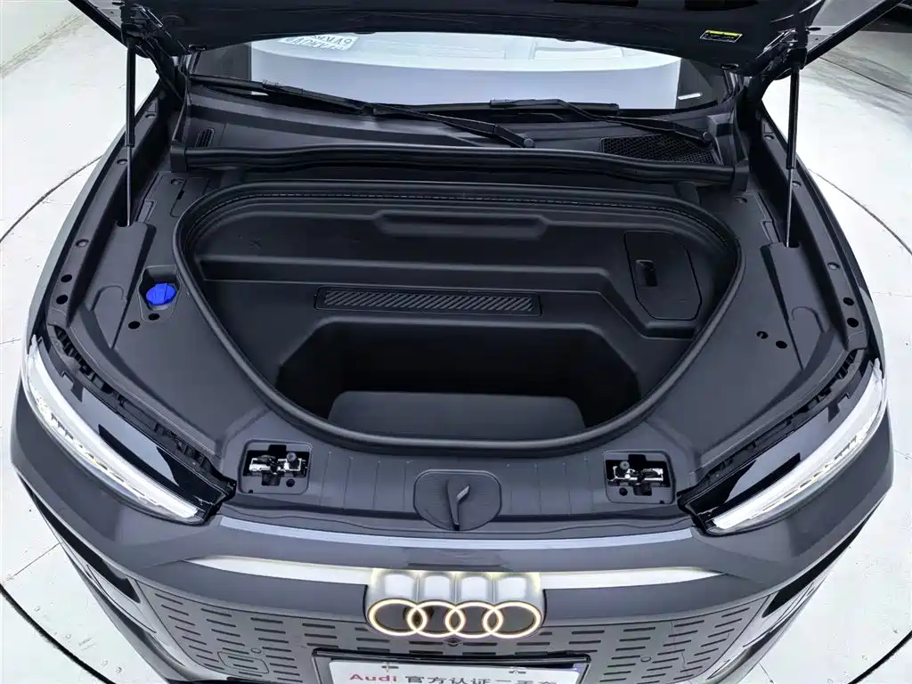 AUDI Q6L SPORTBACK E TRON