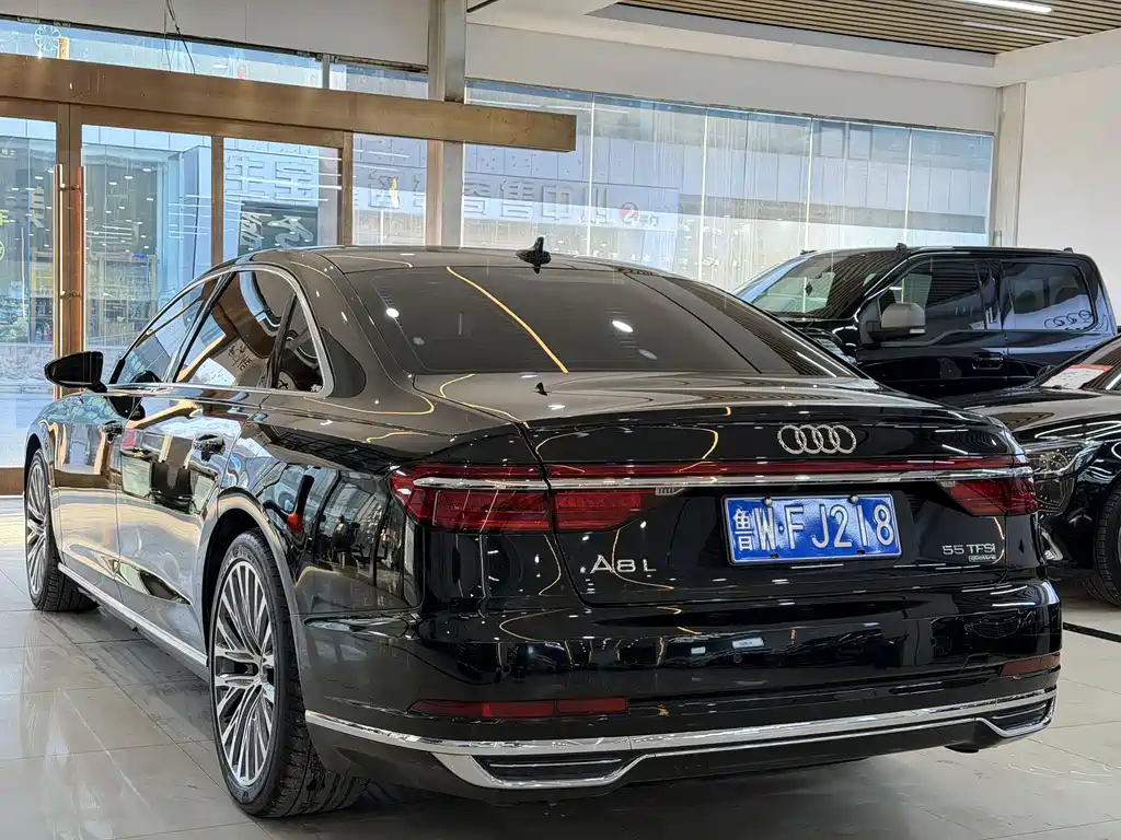AUDI A8